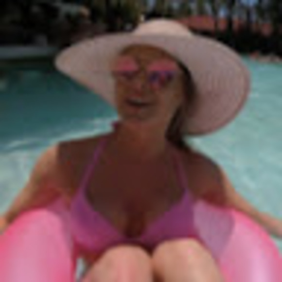 Meet your Posher, Emily - Picture 1 of 1